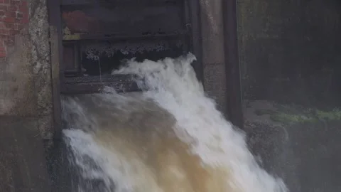 View of Molndals Kvarnby water mill in Sweden. Vídeo Stock 339918474
