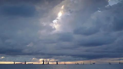 View from Molo Audace in Trieste with storm clouds and sunlight breaking through 库存影片 339866343