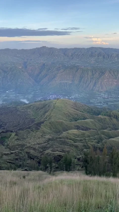 View from Mont Batur in Bali 스톡 동영상 342998154