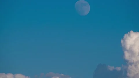 View of the moon in the blue sky over Boise, United States. Stock-Footage 344411803