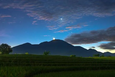 View of the moon parallel to the other 5 planets at sunrise 写真素材