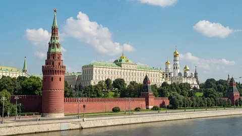 View of Moscow Kremlin from the Big Stone Bridge. Vídeo Stock 113199703
