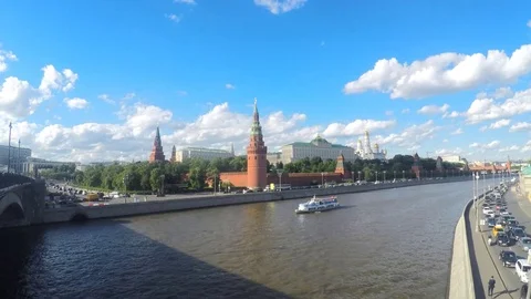 View Of Moscow Kremlin From The bridge On Summer Day Timelapse 스톡 동영상 82052495