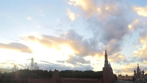 View of Moscow Kremlin from the river at summer sunset timelapse Vidéo 78017966