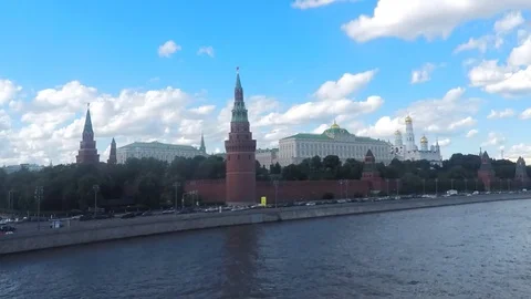 View of Moscow Kremlin from the river on a summer day timelapse Video stock 78019208