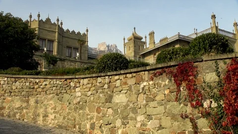 View of Mount Ai-Petri at sunset from lower park of Vorontsov Palace. Stock Footage 106857804