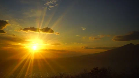 View of Mount Asama and the Sunset from the Summit of Rizan Mountain Vidéo 330693695