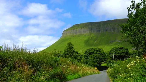 View of Mount Benbulbin in Sligo, Ireland Stockbeeldmateriaal 230170607