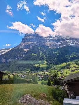 View of Mount Eiger from the village of View of Mount Eiger from the villag.. Foto stock