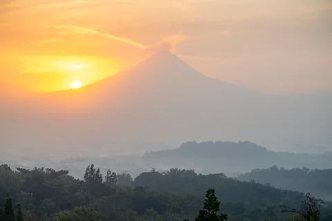 View Mount Merapi and Borobudur from Puthuk Setumbu, Java, Indonesia Stock-Fotos