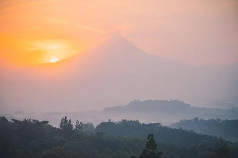 View Mount Merapi and Borobudur from Puthuk Setumbu, Java, Indonesia Stock-Fotos