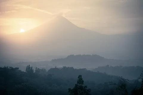 View Mount Merapi and Borobudur from Puthuk Setumbu, Java, Indonesia Stock-Fotos
