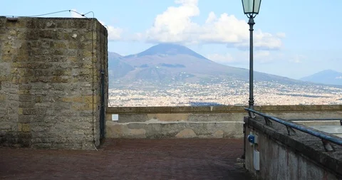 View of Mount Vesuvius from Castel Sant'Elmo in Naples 스톡 동영상 126247143