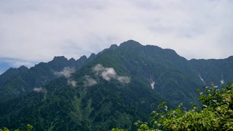 A view of mountain climbing with a view of Tsurugidake in Japan. Stock-Footage 159042149