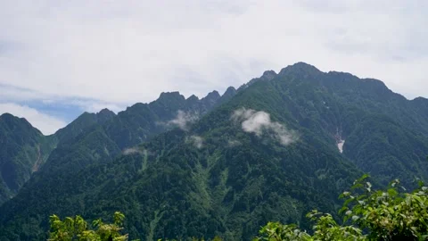 A view of mountain climbing with a view of Tsurugidake in Japan. Stock-Footage 159043039