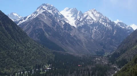 View of the mountain peaks in Ala Archa, Kyrgyzstan Stock-Footage 68139444
