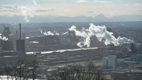 View from mountain pfenningberg to the industrial complex voest in linz Видео 147908947