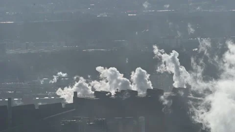 View from mountain pfenningberg to the industrial complex voest in linz 库存影片 147909288