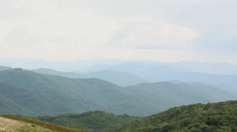 A view of the mountain range from the peak of Max Patch Mountain. Vídeos de archivo 54980415