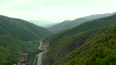 View from the mountain road Vídeos de archivo 193969729