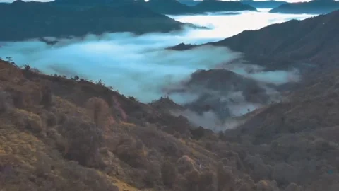 View of the mountain surrounded by thick clouds from the top of the mountain 스톡 동영상 207110551