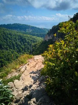 View of the mountains at the cliff Foto stock