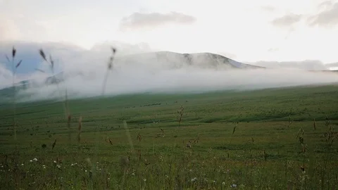 View of the mountains in the fog in the evening Видео 80558348