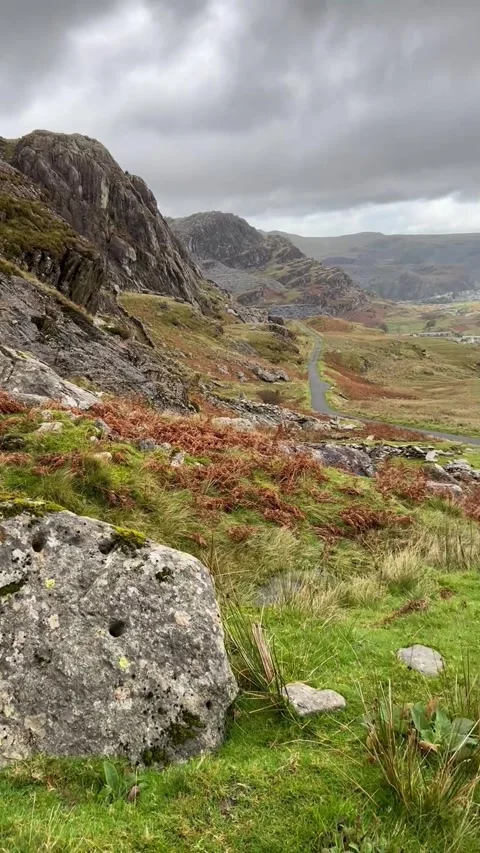 View of mountains, lake and rocks in the autumn in Snowdonia, Wales Stock Footage 293854577