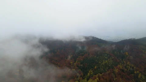 View of the mountains through the clouds Video stock 147945908