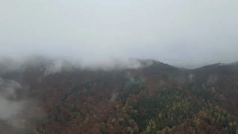 View of the mountains through the clouds Video stock 147946787