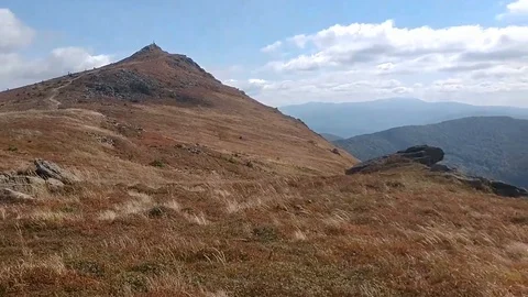 A view of the Mountains from the top of Mount Pikui. A view of the stone from 스톡 동영상 117631203