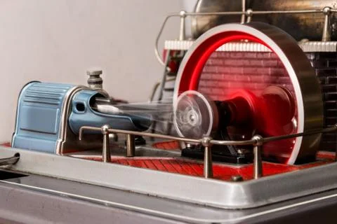 View of a moving flywheel of a steam engine Foto stock