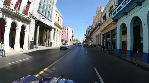 View from the moving retro car on streets, colorful houses with columns, autos Vídeos de archivo 67832335