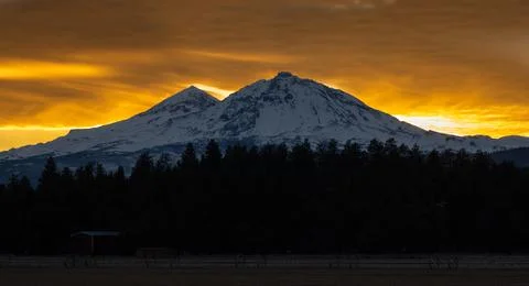 The view of Mt Bachelor and the three sisters from Sisters Oregon during sunset, Stock Photos