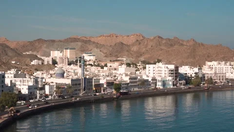 View of Mutrah Corniche with seaside promenade Vídeo Stock 335871559