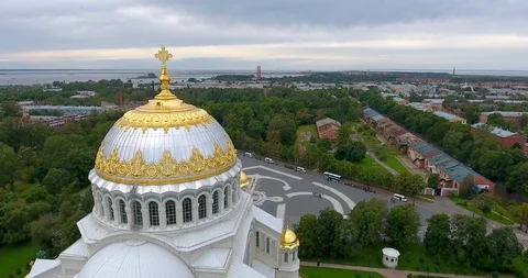View of the Naval Cathedral of St Nicholas in Kronstadt, Russia. Video stock 96148541
