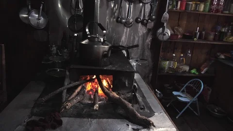 View of nepali open fire kitchen. (60fps). 스톡 동영상 129952036
