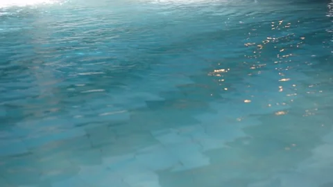 View on night pool. Water pool in courtyard in apartment complex of condominium. Видео 157283685