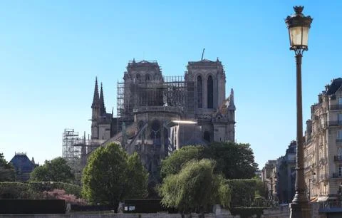 The view of Notre Dame cathedral without roof and spire destroyed by the fire Foto stock