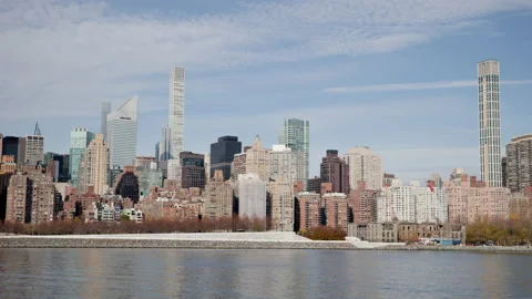 View of NYC from the river Vídeos de archivo 172297093