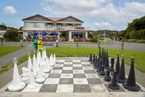A view of Oban and the South Sea Hotel, and the giant chess board on the beach 스톡 사진