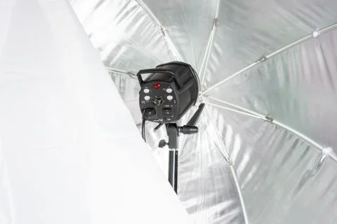 View into an octabox reflector with the flashlight in the middle Foto stock