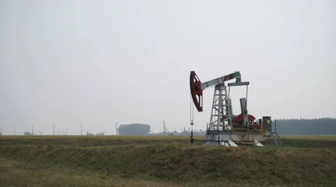 View of oil derrick.. Vidéo 66804811