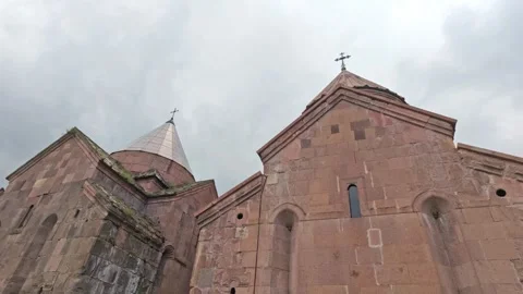 View of old Armenian Goshavank Monastery buildings against overcast skies 库存影片 341737352