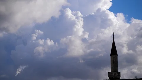The view of the old beautiful minaret on a cloudy day. 스톡 동영상 124687921