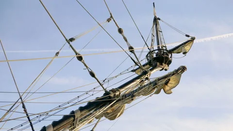 View of the old beautiful ship moored in Barcelona. Spain. 4K 库存影片 112931892