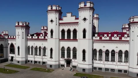 View on the old castle-palace Puslovsky, April day. Kossovo Vidéo 154141238
