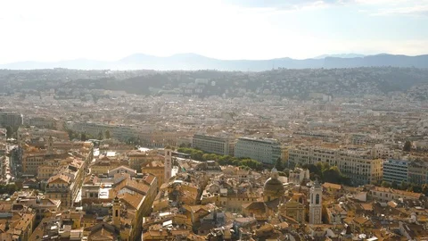 View of the old city of Nice. Mountains on the horizon. 库存影片 113353084