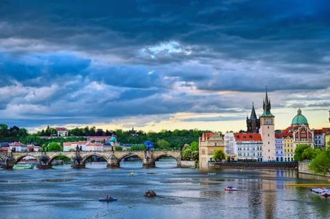 A view of Old Town Prague and the Charles Bridge across the Vltava River in P Stockfoto's