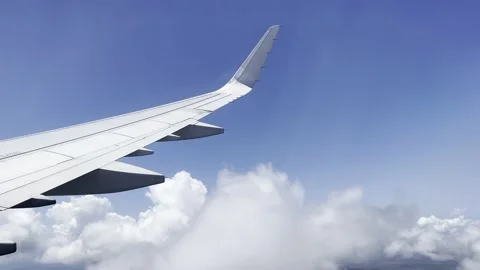 View out airplane window wing of tropical Caribbean Mexico coast blue sky clouds Vídeo Stock 194173335